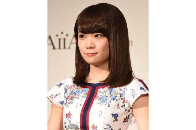 元祖あざとかわいい・秋元真夏、美脚露出のショーパン姿で雪見大福 画像