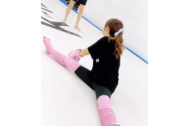 渡辺美奈代、開脚で抜群の柔らかさ披露!ストレッチ中のショット公開 画像