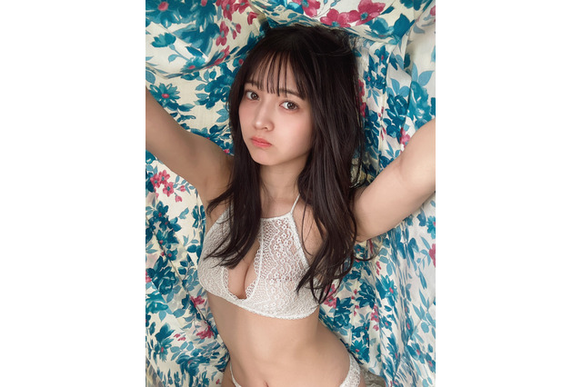 黒嵜菜々子、ふんわりバストをチラ見せ レースのビキニショット公開「刺激が強過ぎます!」 画像