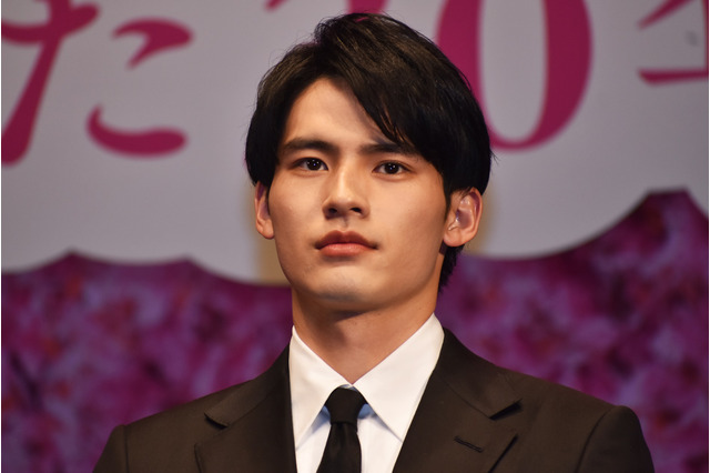 愛助、スーツ姿のオフショ動画公開！「かっこいい」「男前」と好評 画像