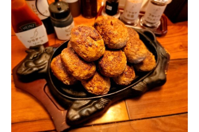 渋谷「ハラペコステーキ」特製ハンバーグ食べ放題開催!1,500円でスープやカレー付き 画像