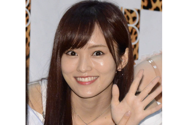 「スイングが美しい」 山本彩、美脚あらわのゴルフショット動画を公開 画像