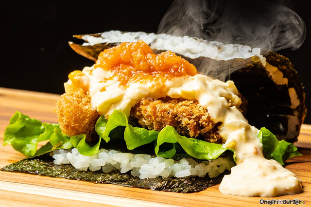 関空に坂越ブランド牡蠣を使った「おにぎりバーガー」が新登場 画像