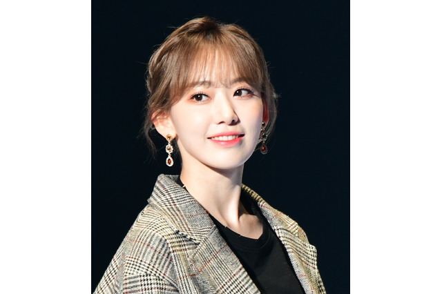 宮脇咲良、スッピンからのメイク動画を公開! 画像
