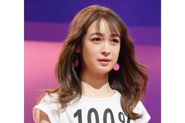 藤井サチ、約7年間務めた『𝖵𝗂𝖵𝗂』専属モデル卒業!“さちスマイル”全開の撮影カット大放出 画像