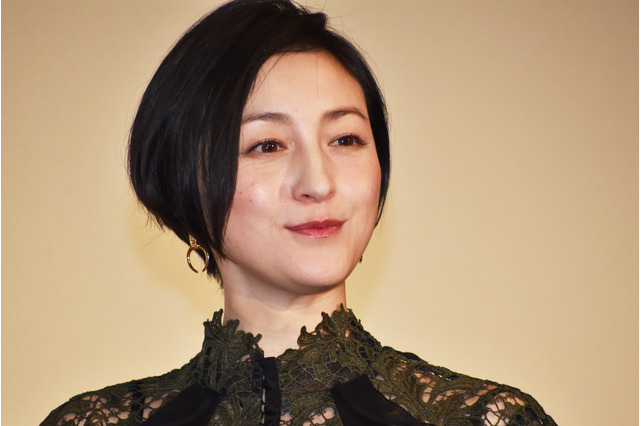 広末涼子、肩出し黒キャミ姿の妖艶カット公開! 画像