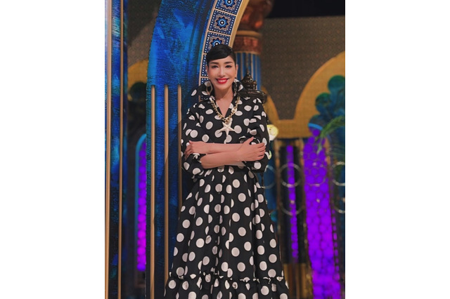 アンミカ、50年代風コーデ公開で「バービー人形のよう」と反響 画像