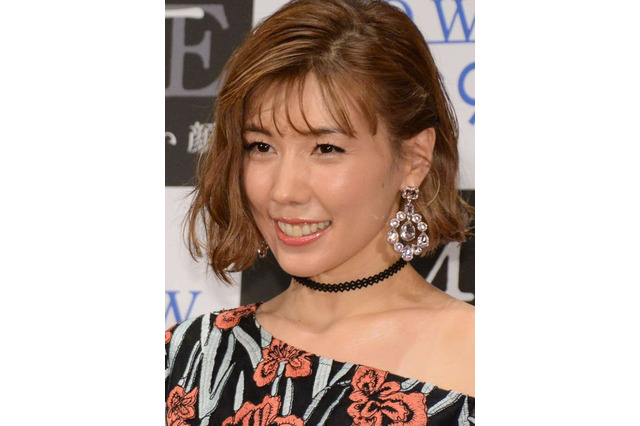 仲里依紗、ひな祭りに妖艶&独創的な振袖ショットお披露目「リアルおひな様」「カッコいい」 画像