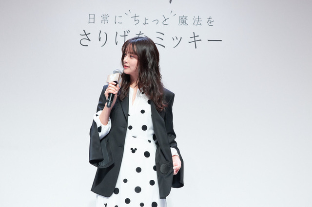 山本美月、ディズニーPR発表会に登場 ミッキーマウスがさり気なく入ったドレスに喜び 画像