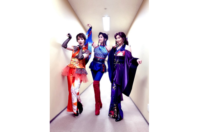 藤原紀香・高島礼子・剛力彩芽の豪華スリーショットにファンうっとり　「3人とも美しい」 画像