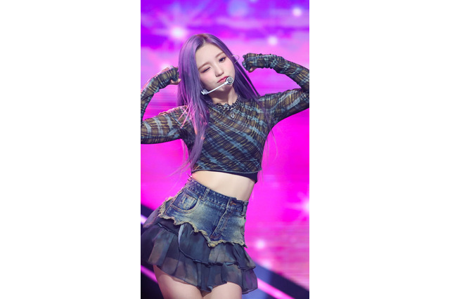 Kep1er・イェソ、リアル制服姿で高校卒業の様子を公開！メンバー達のサプライズ祝福に感涙 画像