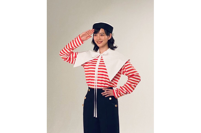 のん、マリンルックで撮影を楽しむ姿公開でファン歓喜 画像