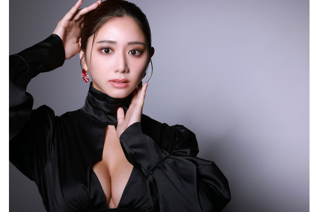 斎藤恭代のデジタル写真集、配信スタート! 9頭身美ボディが映えるセクシーカットの数々 画像