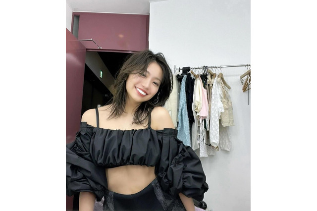 大原優乃、ウエスト＆美肩ちらりな肌見せオフショがかわいい！ 画像