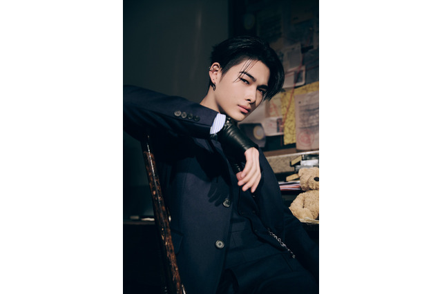 ENHYPEN、『MEMORABILIA』コンセプトフォトを公開!“スパイ時代のヴァンパイア少年”を披露 画像