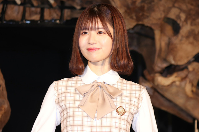 日向坂46・松田好花、太もも露出の白ニット姿披露 画像