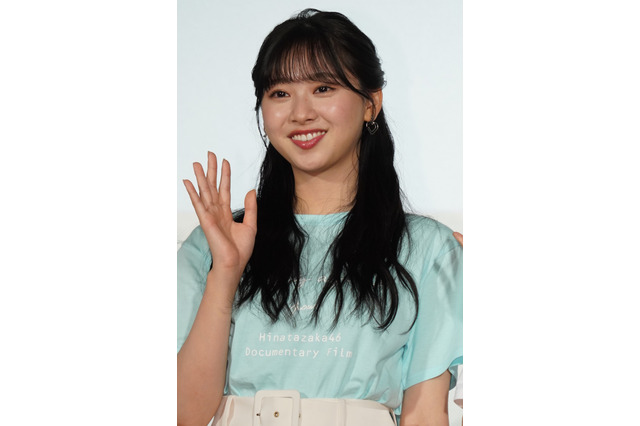 日向坂46・富田鈴花がJKコスプレ披露……すずかの戸締り 画像