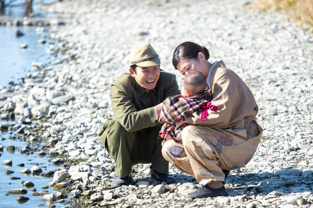寅子に赤ちゃんが2人!?『虎に翼』公式SNSオフショットが話題 画像