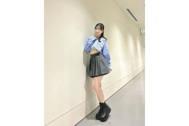 NMB48上西怜の私服がかわいすぎ!ちょっぴりセクシーな“腹チラ”ミニスカコーデ 画像