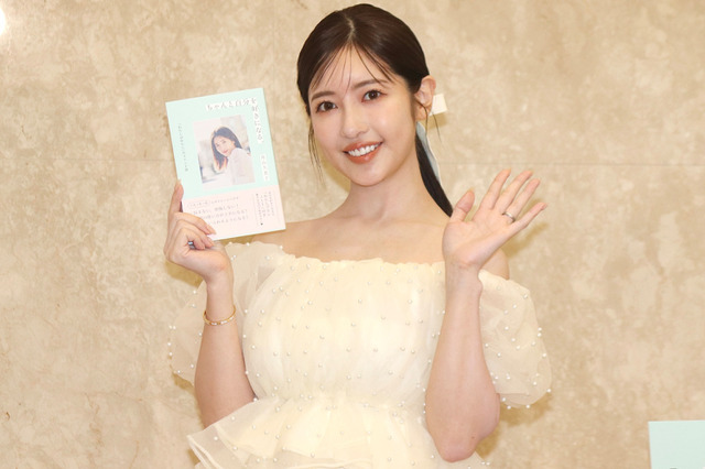 舟山久美子が第二子妊娠を発表!美デコルテのドレス姿披露で「ギャルは肌見せかな」 画像