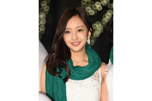 板野友美、11年ぶりに『ヤンマガ』グラビア復帰！圧巻のビキニ姿披露 画像