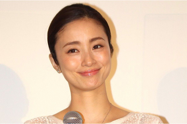 上戸彩、娘の幼稚園の説明会でピンチ！？ 画像