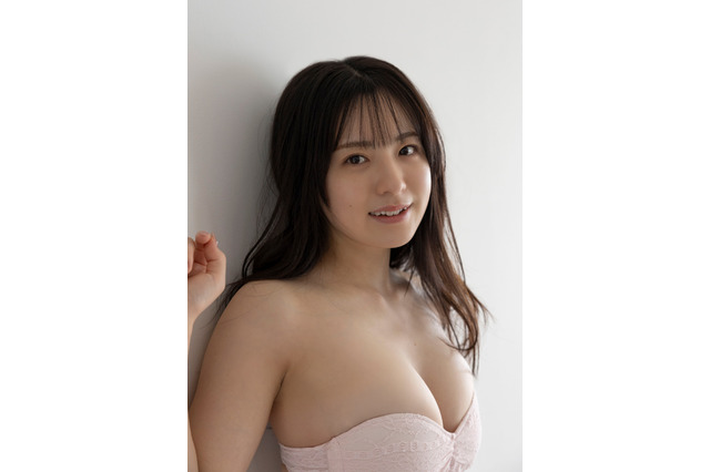 西野夢菜、最新写真集で“社会人になりたてのゆるふわOL”に 画像