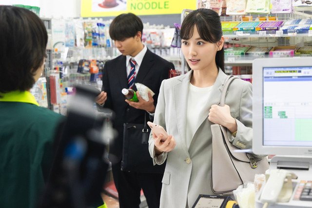 元乃木坂46・山下美月、グループ卒業後初のCM出演！スーツ姿の会社員役 画像