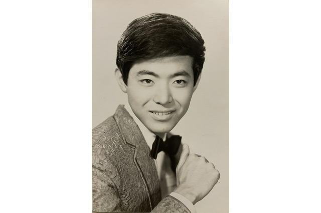 美川憲一、若かりし頃の貴重な写真に反響「かっこよさの中に美しさ」「品があって素敵」 画像