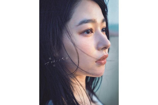 桜井日奈子10周年記念写真集、発売前に重版決定！ 画像