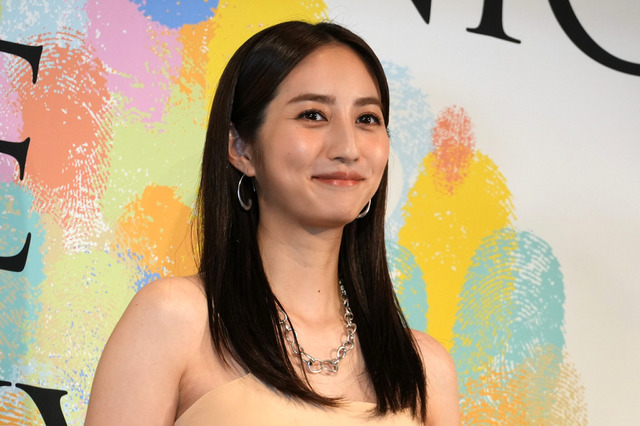 堀田茜、“空飛ぶドレス”の美麗ショットで高まる写真集への期待「絶対出した方がいい」 画像