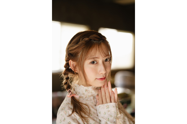 日向坂46・東村芽依、『blt graph.vol.107』の表紙・巻頭に！可愛さ全開の世界観で撮影 画像