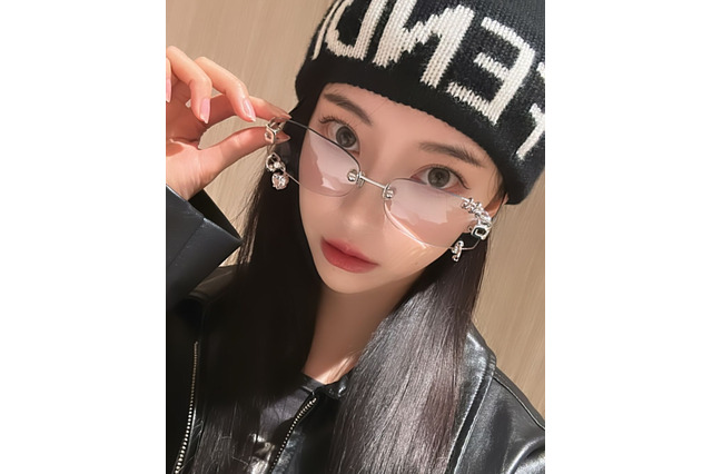 おしゃれレベル高っ! 堀未央奈、イケイケなメガネ姿をSNS投稿 画像