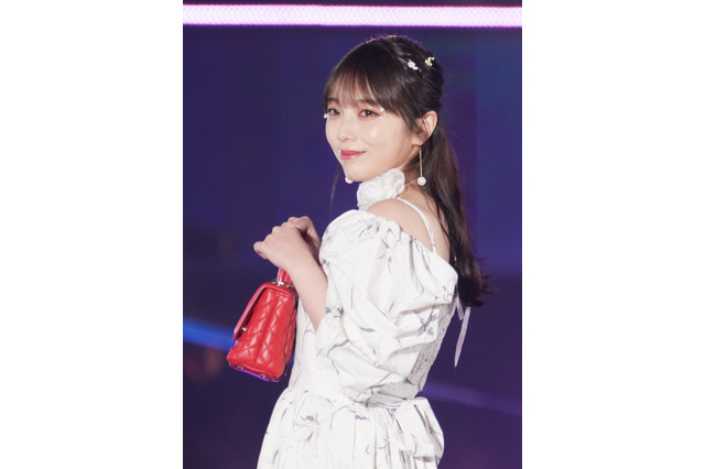 乃木坂46・与田祐希、37thシングル「歩道橋」の“ほっこり”オフショ公開「みんなで暖め合いながら撮影しました」 画像