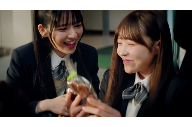 FRUITS ZIPPERがバレンタインCMで高校生に！ 「青春時代に戻ってきた気持ち」 画像