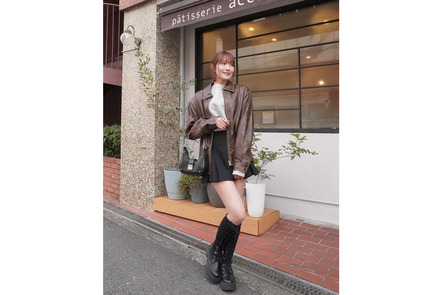 NMB48・小嶋花梨、美スタイル映えるミニスカコーデに反響「足なっっが」「なんやこのおしゃれなお姉さんわー！」 画像