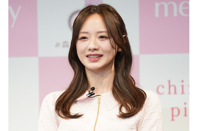 “令和のあざと女王”森香澄、ピンクの衣装でイベント登場！「ただかわいいだけじゃなく、少し大人の要素を入れて」 画像