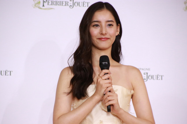 新木優子、“ロリータ風”コーデで可愛さ全開!ファン「中世のお姫様みたい」「ため息しか出ん」 画像