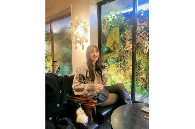 内田理央、ミニスカ×足組みショットが好評！「とってもセクシー」「さすがの着こなし」と注目の的に 画像