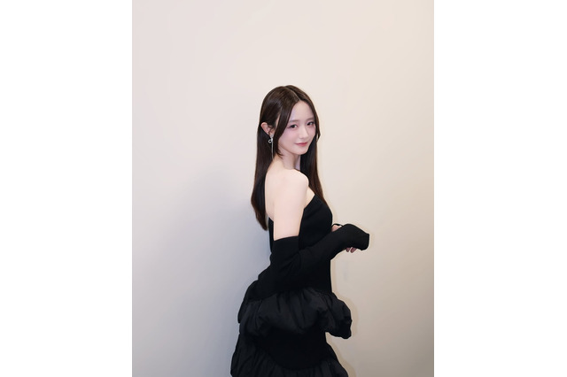森香澄、肩出しドレスショットで大人の色気…「眼福」「ハリウッドスタ-みたい」とファン注目! 画像