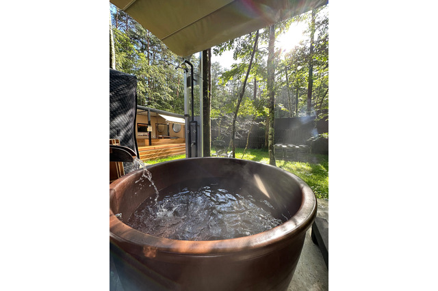 富士山麓で愛犬と贅沢ステイ ！ふじ・ふもとの森温泉、ペット可能な客室予約開始 画像