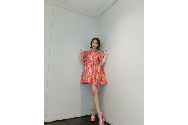 “ダイエット成功”の村重杏奈、すっきりとした生脚披露「すっげー綺麗な足!」「モデルさんみたい」 画像