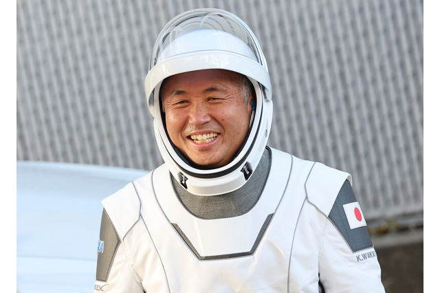 宇宙飛行士・若田光一、宇宙での“二刀流”を披露!? 画像