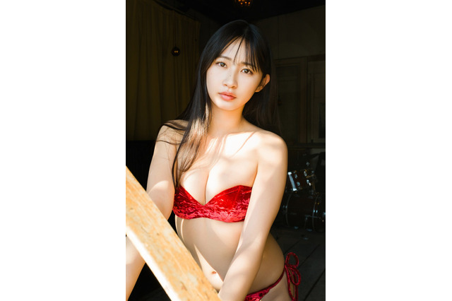 元HKT48・松本日向の色気たっぷりな柔肌が80ページ! デジタル写真集『麗しのシャルマン』 画像