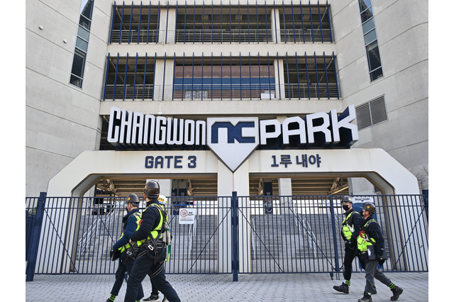 「つい上を見てしまう」とファンも吐露…韓国球場死亡事故から10日 “トップ不在”の市と管理団体に批判の声 画像