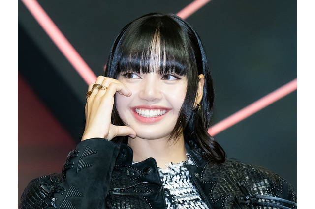 BLACKPINK・リサ、“女優”としての第一歩を踏み出した感想を明かす…ドラマ撮影中の写真も公開【PHOTO】 画像