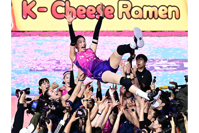 韓国女子バレーの一時代築いたキム・ヨンギョンが現役生活21年に幕 「女帝」と呼ばれた37歳、優勝&MVPで華麗なる引退 画像