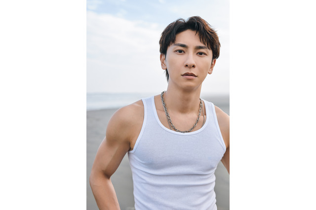 與真司郎、鍛え抜かれたヘルシーな肉体をお披露目！ エッセイ『人生そんなもん』先行カット公開 画像