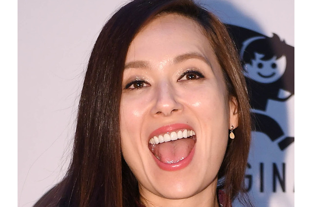 東京生まれ・“イギリス国籍捨て韓国人になった”女性タレント 『愛国歌』とともに帰化合格を報告 画像