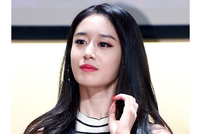 離婚から5カ月…T-ARA・ジヨン、ヒョミンの結婚式で過去の“片思い相手”と再会！笑顔で祝福【PHOTO】 画像